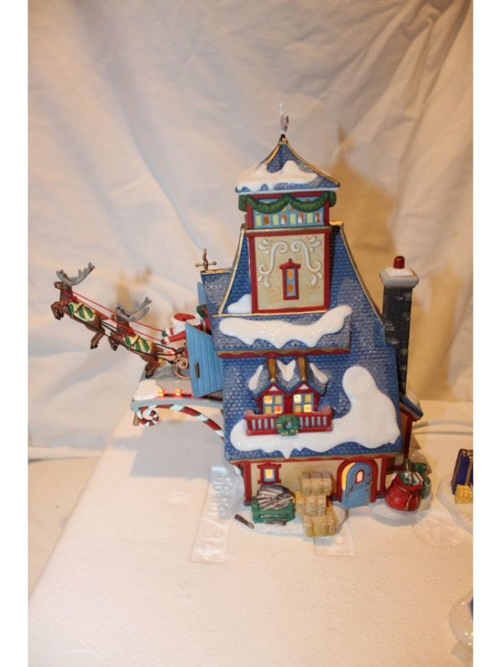 Dept 56 North Pole - Santa's Sleight Launch Gift Set - Picture 6 of 11